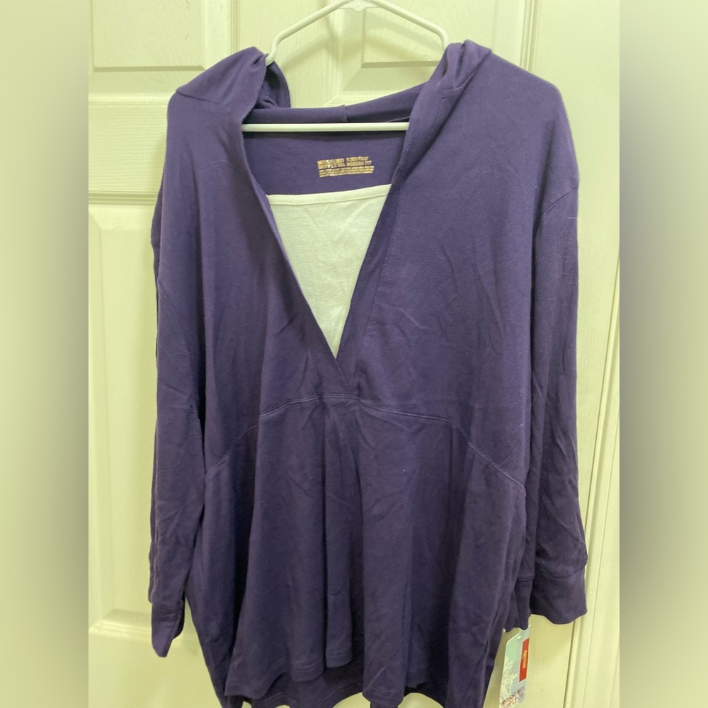 Long sleeve hoodie. Tshirt material.